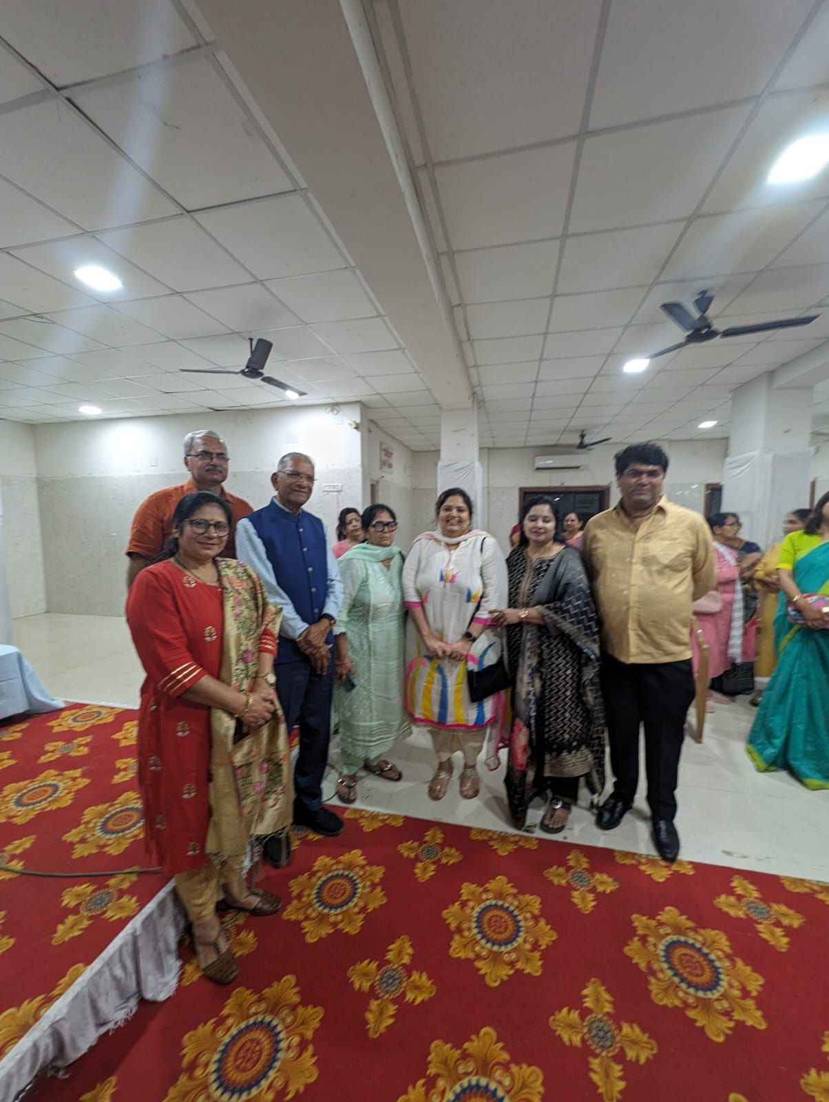 Govind Dholakia with Samaj members after the session